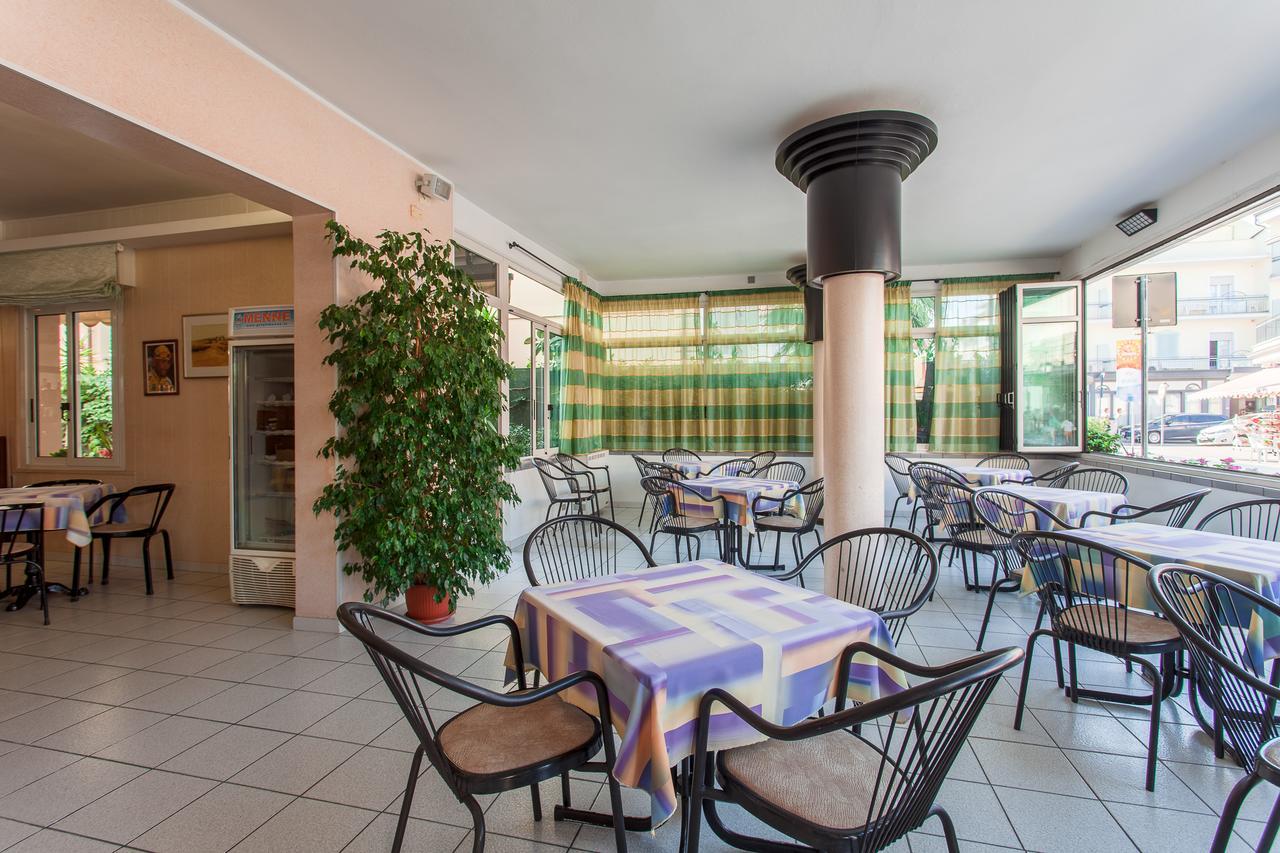 Hotel Benvenuti Gatteo a Mare Exterior photo