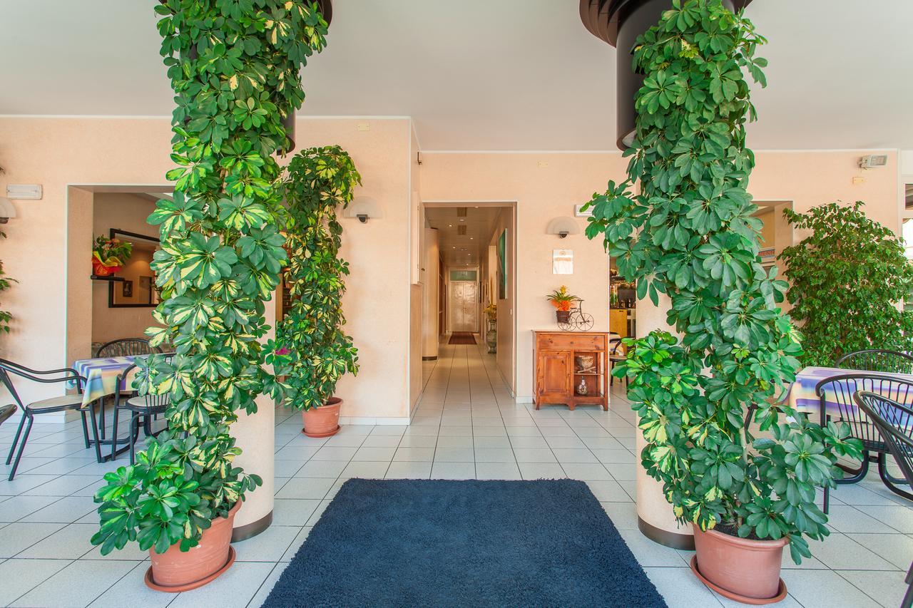 Hotel Benvenuti Gatteo a Mare Exterior photo